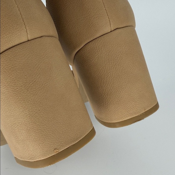 Y Not Size 9 Nude One-Strap Buckle Block Heel Sandals with Rounded Toe - Picture 6 of 9